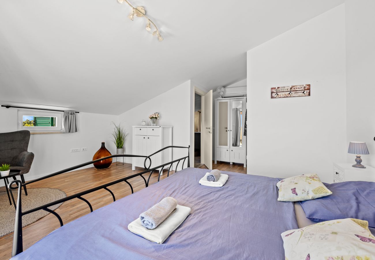 Вилла на Rebici - Villa Renata for 11 people with private heated pool & pet friendly