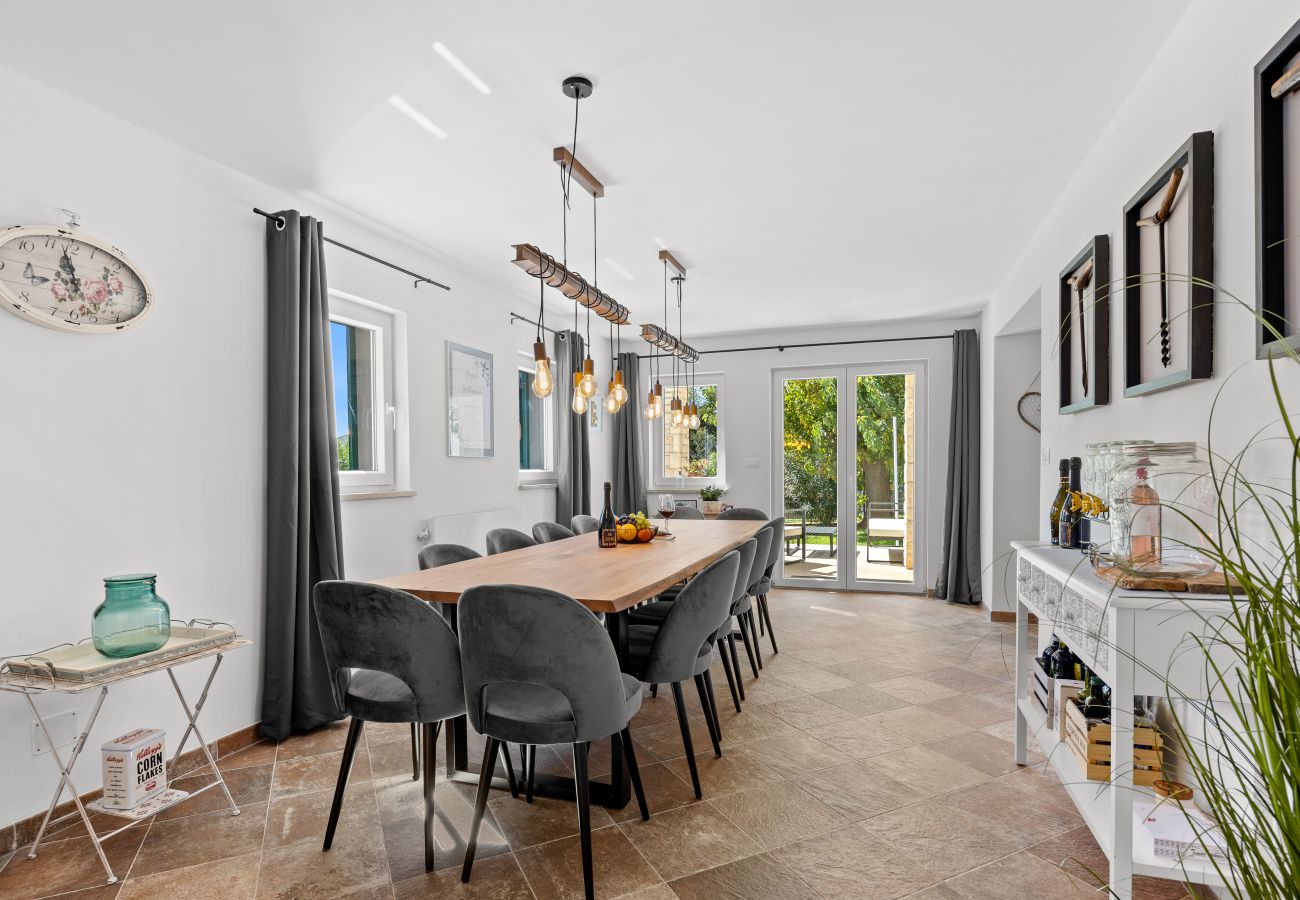 Вилла на Rebici - Villa Renata for 11 people with private heated pool & pet friendly