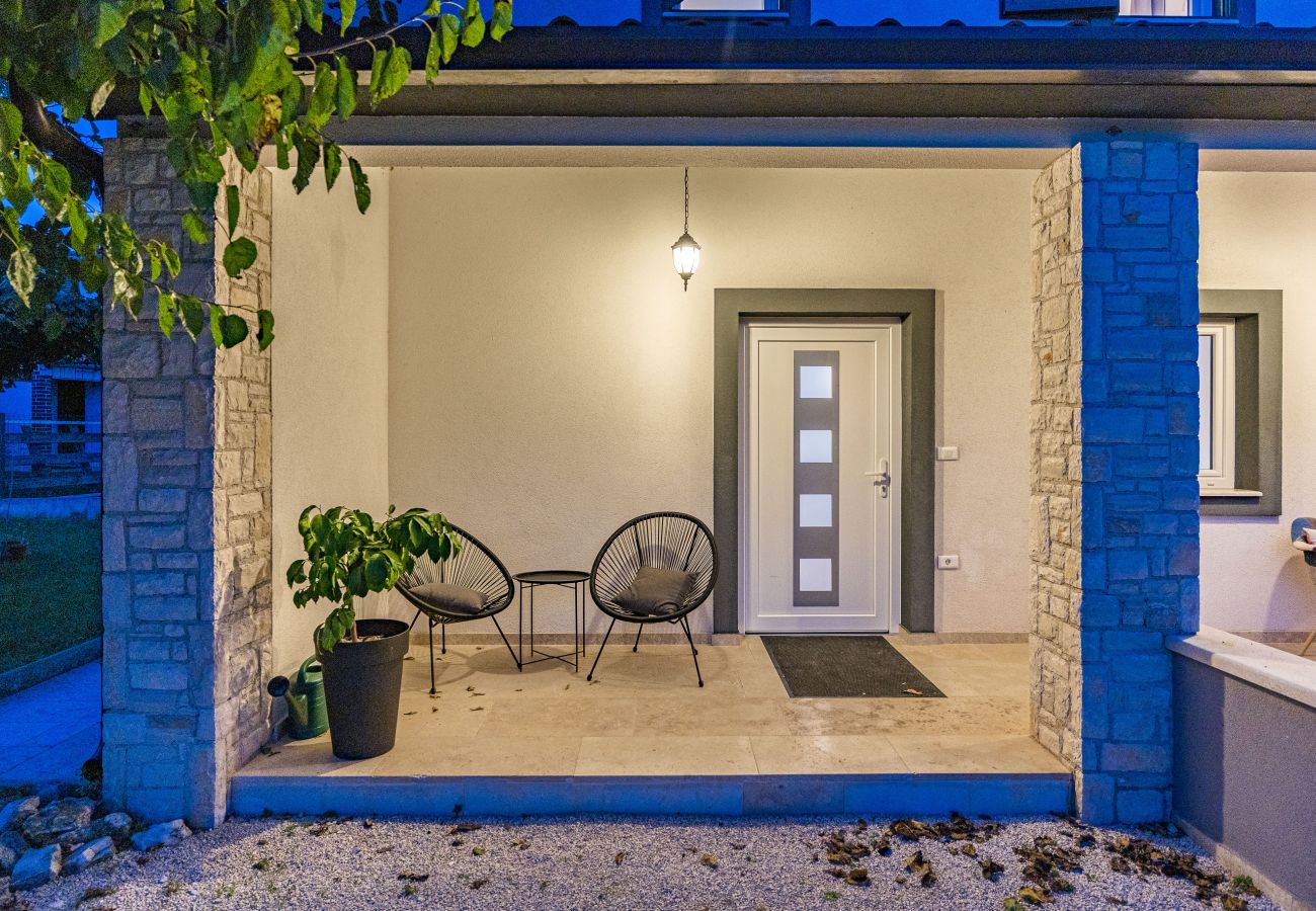 Вилла на Rebici - Villa Renata for 11 people with private heated pool & pet friendly