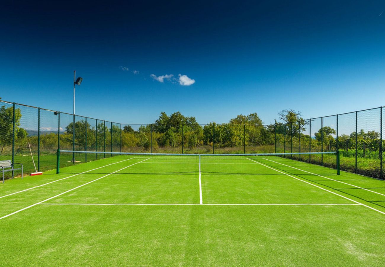 Вилла на Veliki Vareški - Villa Campi for 10 persons near Pula with large garden, private golf and tennis court, kids playground & wellness area 