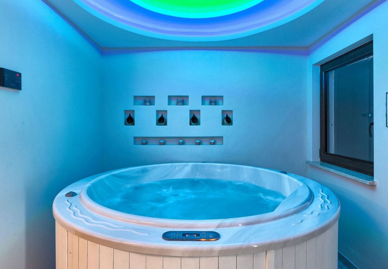 Вилла на Veliki Vareški - Villa Campi for 10 persons near Pula with large garden, private golf and tennis court, kids playground & wellness area 