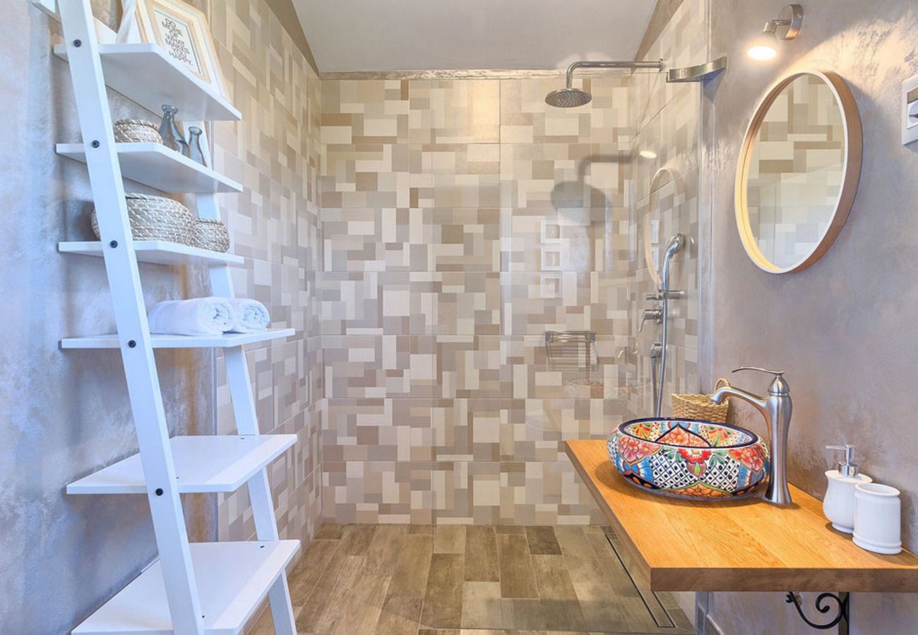 Вилла на Veliki Vareški - Villa Campi for 10 persons near Pula with large garden, private golf and tennis court, kids playground & wellness area 