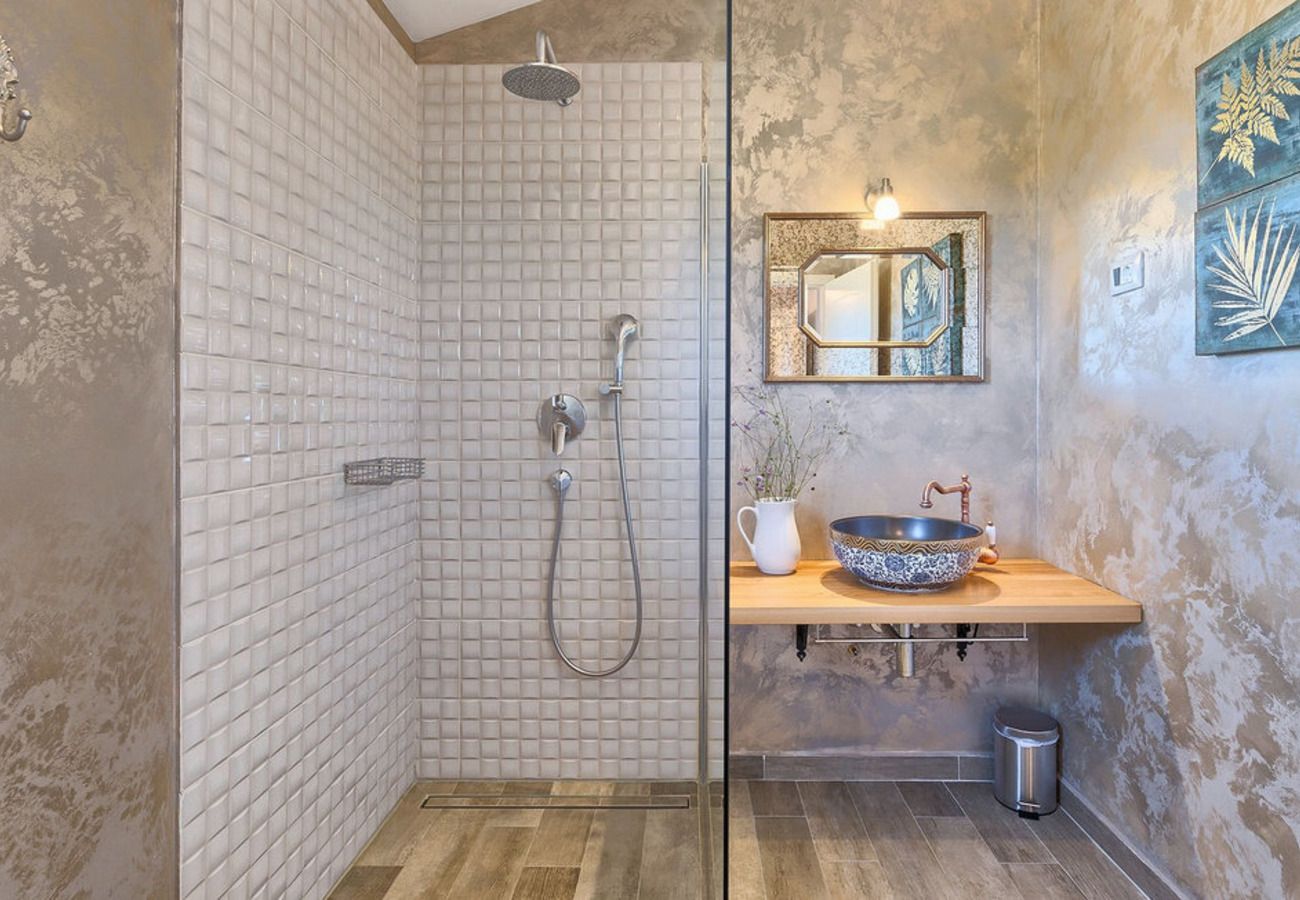 Вилла на Veliki Vareški - Villa Campi for 10 persons near Pula with large garden, private golf and tennis court, kids playground & wellness area 