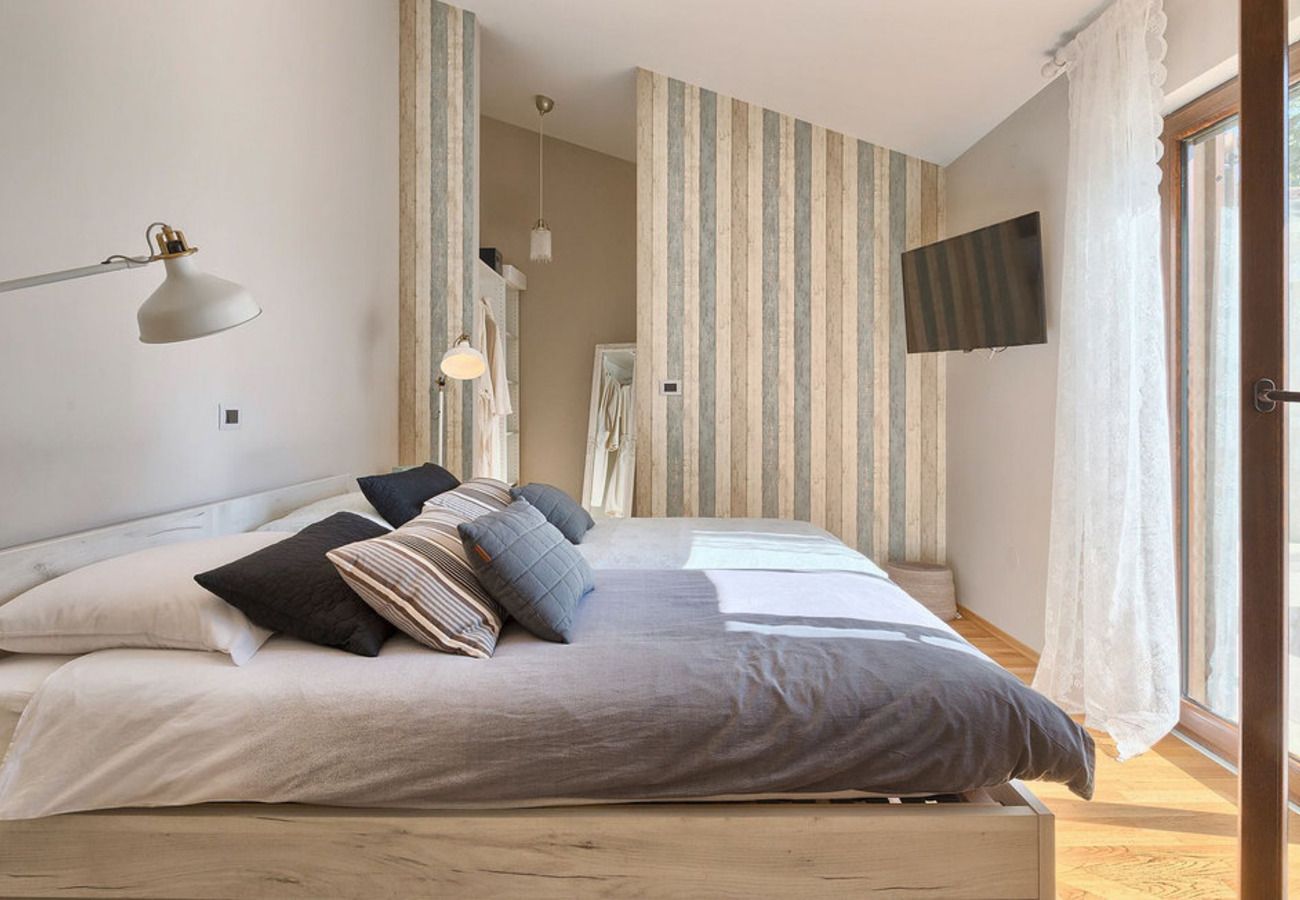 Вилла на Veliki Vareški - Villa Campi for 10 persons near Pula with large garden, private golf and tennis court, kids playground & wellness area 