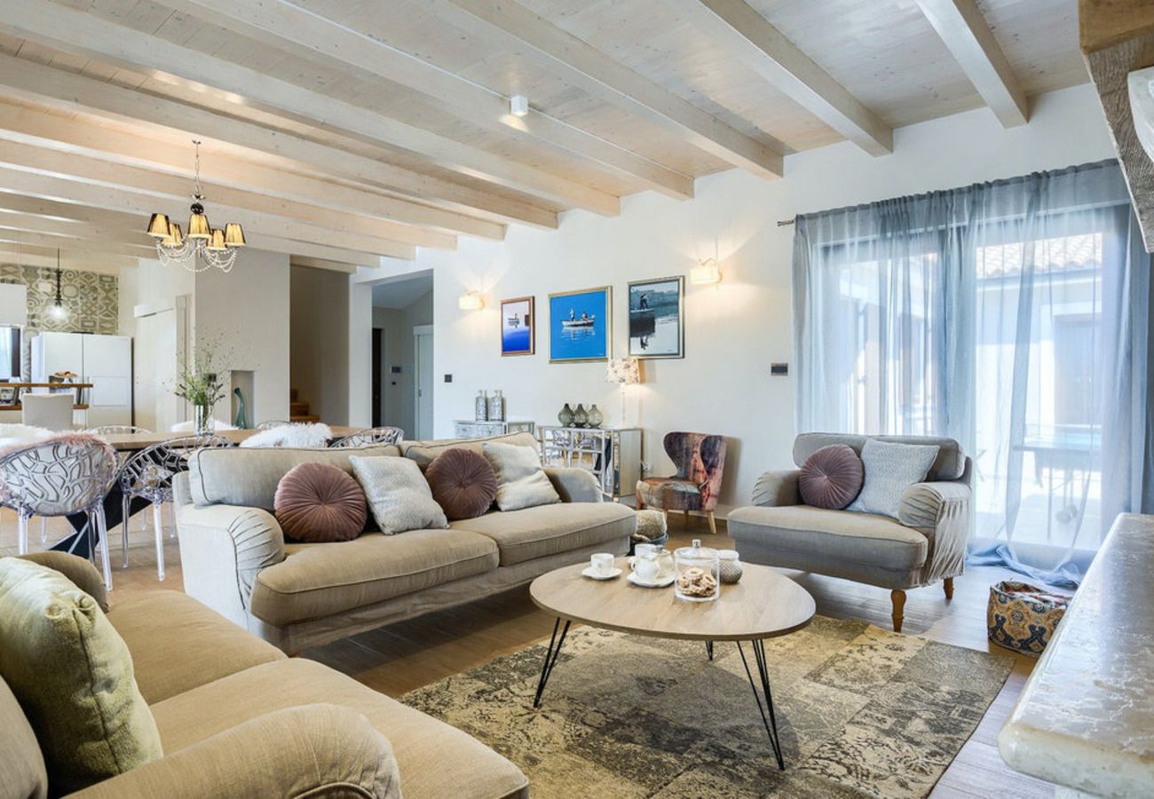 Вилла на Veliki Vareški - Villa Campi for 10 persons near Pula with large garden, private golf and tennis court, kids playground & wellness area 