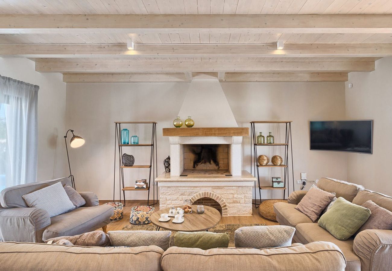 Вилла на Veliki Vareški - Villa Campi for 10 persons near Pula with large garden, private golf and tennis court, kids playground & wellness area 