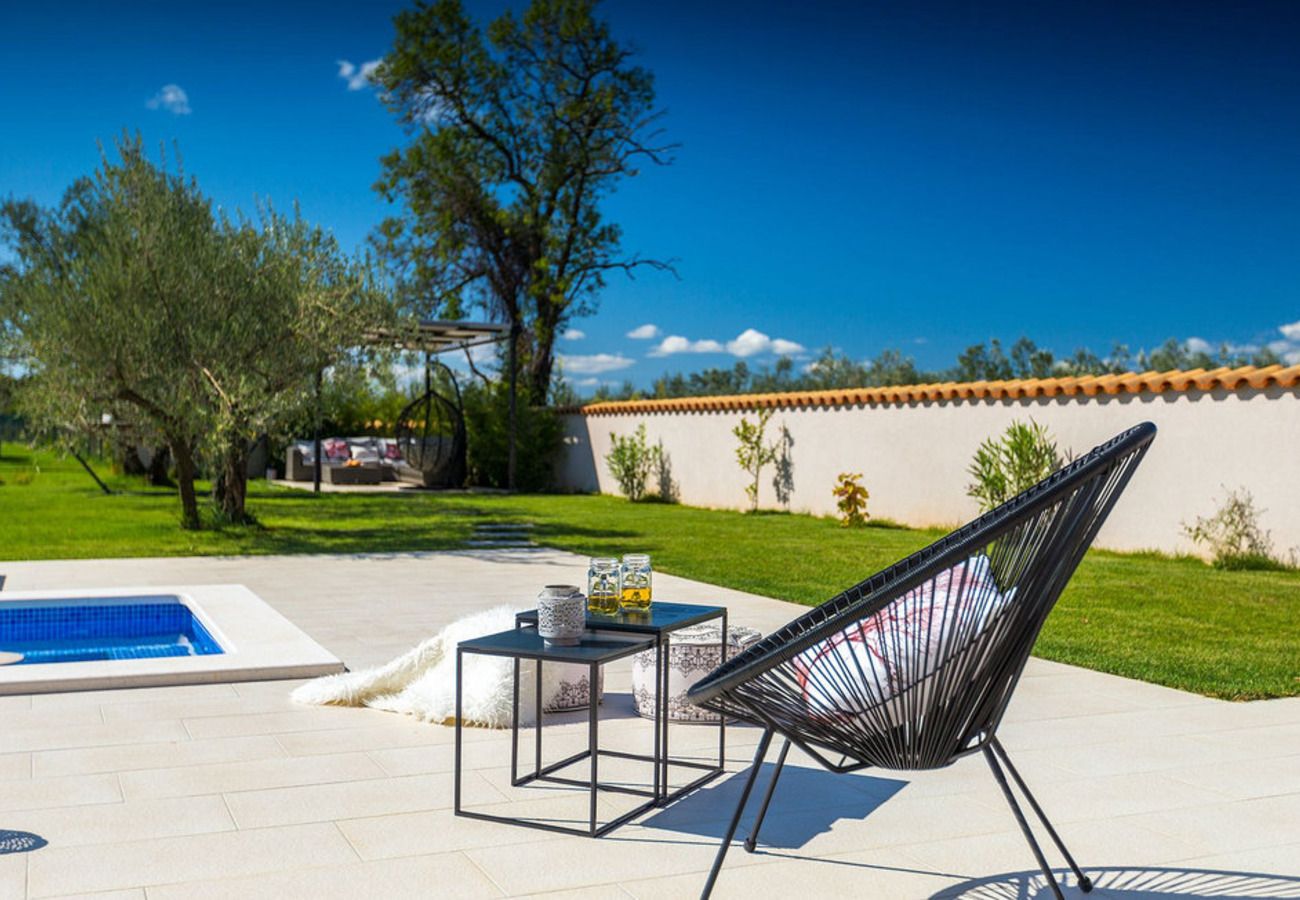 Вилла на Veliki Vareški - Villa Campi for 10 persons near Pula with large garden, private golf and tennis court, kids playground & wellness area 