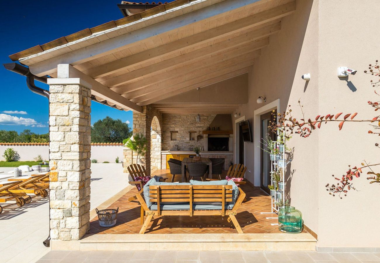 Вилла на Veliki Vareški - Villa Campi for 10 persons near Pula with large garden, private golf and tennis court, kids playground & wellness area 