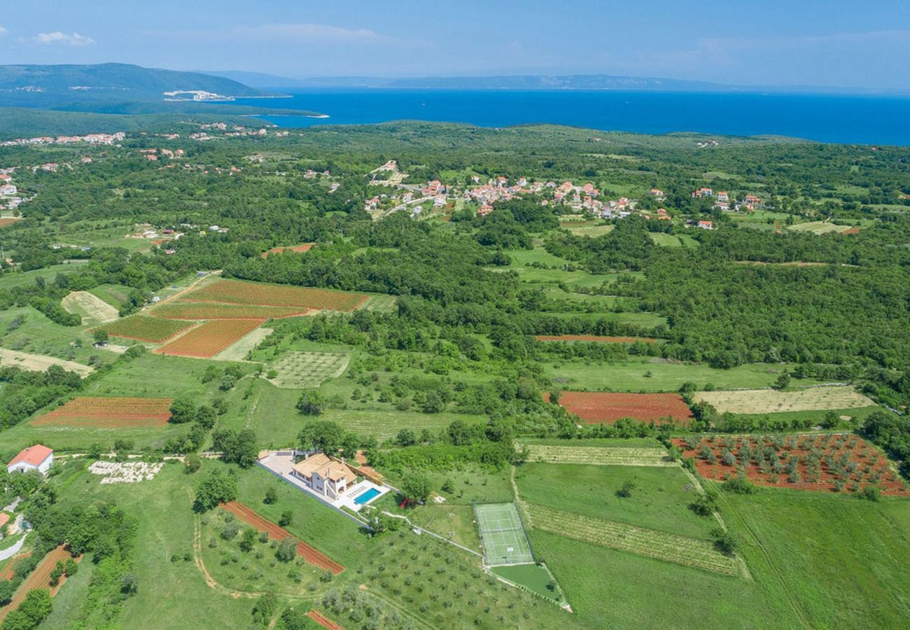 Вилла на Veliki Vareški - Villa Campi for 10 persons near Pula with large garden, private golf and tennis court, kids playground & wellness area 