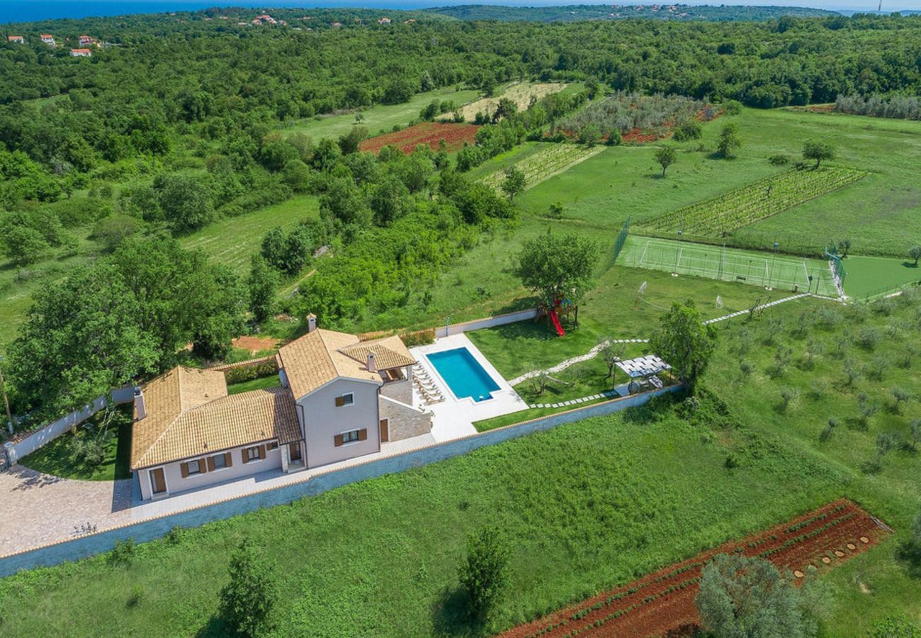 Вилла на Veliki Vareški - Villa Campi for 10 persons near Pula with large garden, private golf and tennis court, kids playground & wellness area 