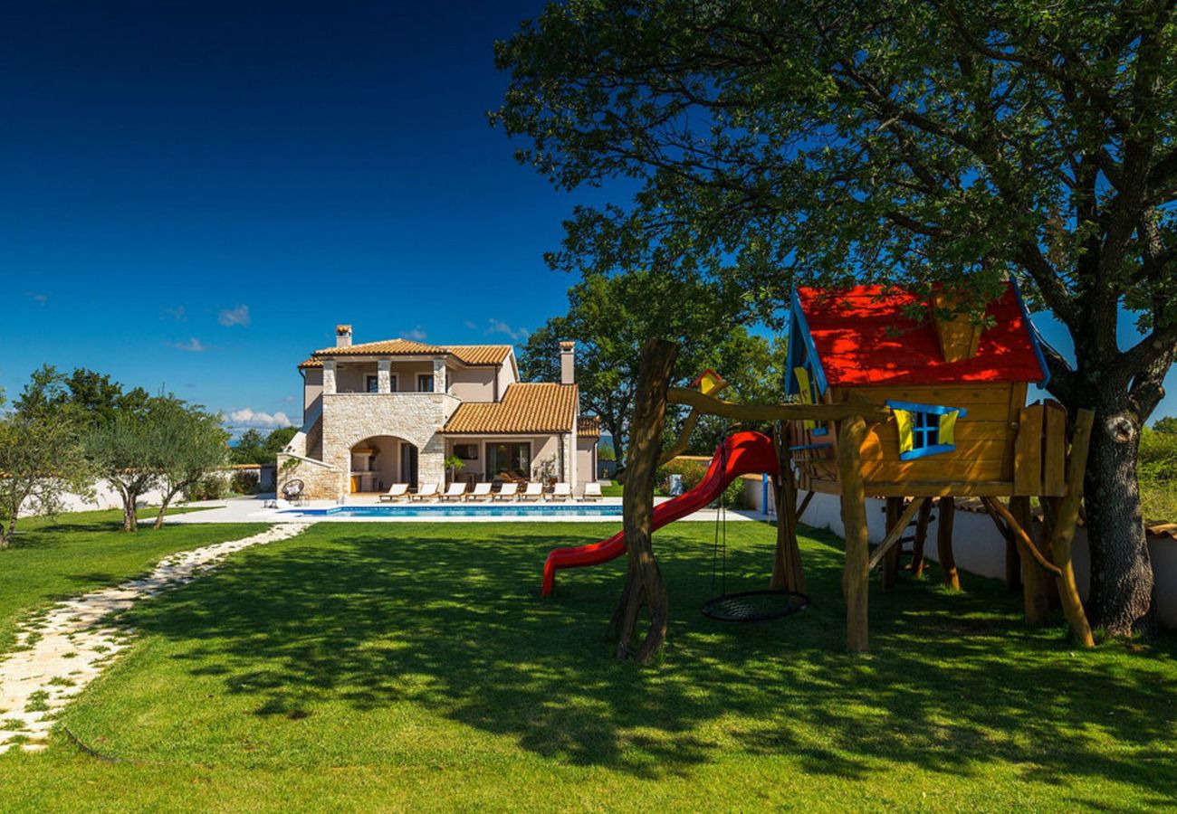 Вилла на Veliki Vareški - Villa Campi for 10 persons near Pula with large garden, private golf and tennis court, kids playground & wellness area 