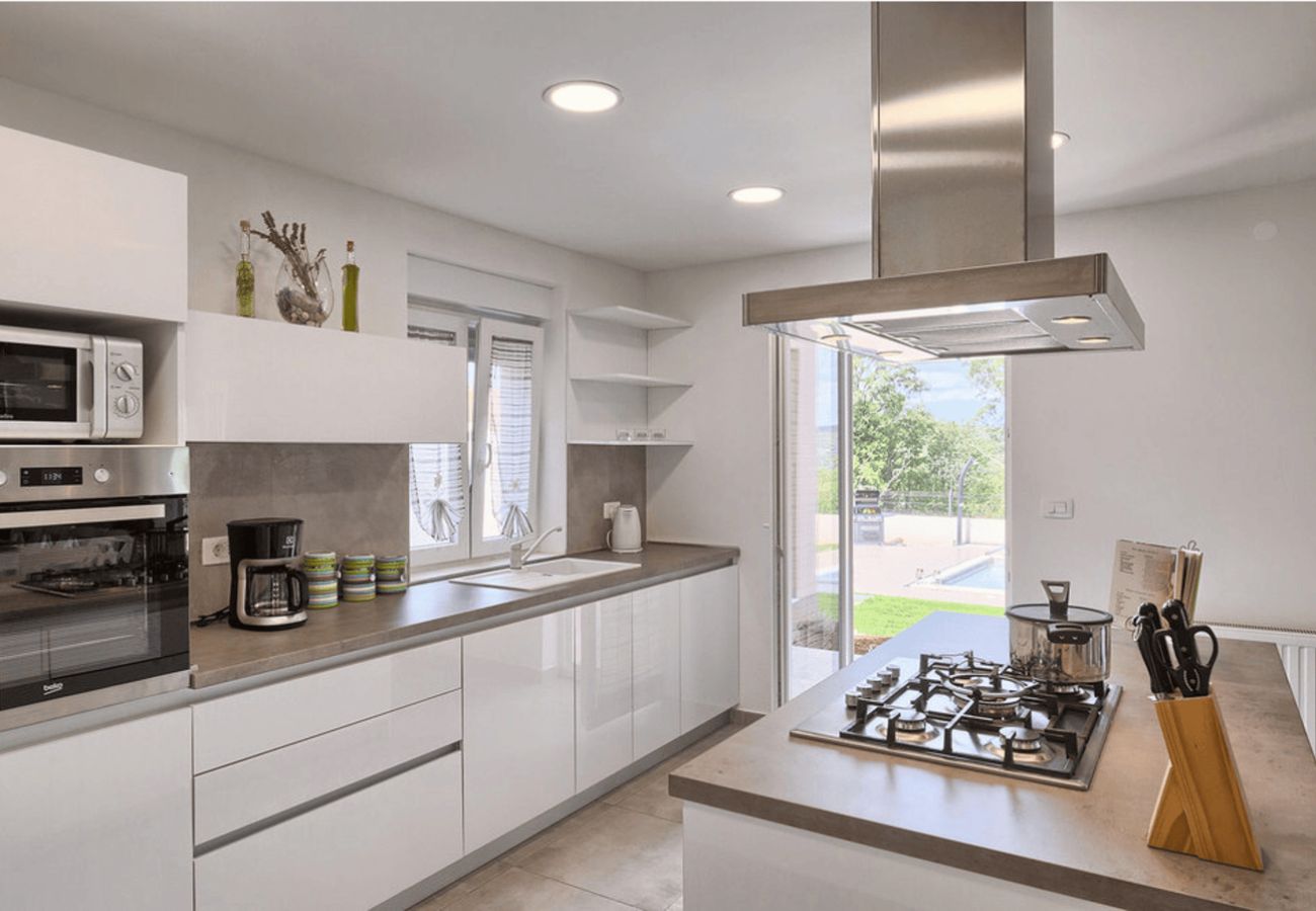 Вилла на Rakalj - Villa Noela in Rakalj for 6 persons with large garden, kids playground - only 2,5 km from beach