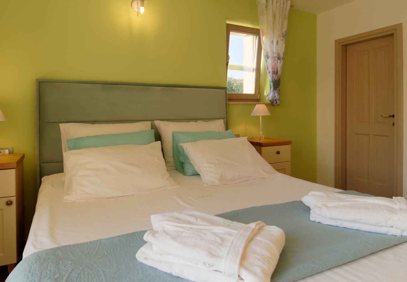 Вилла на Srebrnići - Villa Stella Polaris for 8 persons in Central Istria with private pool, sea view, large garden & kids playground