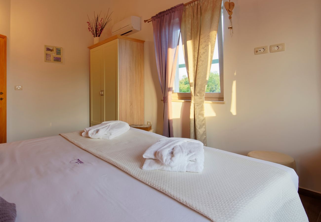 Вилла на Srebrnići - Villa Stella Polaris for 8 persons in Central Istria with private pool, sea view, large garden & kids playground