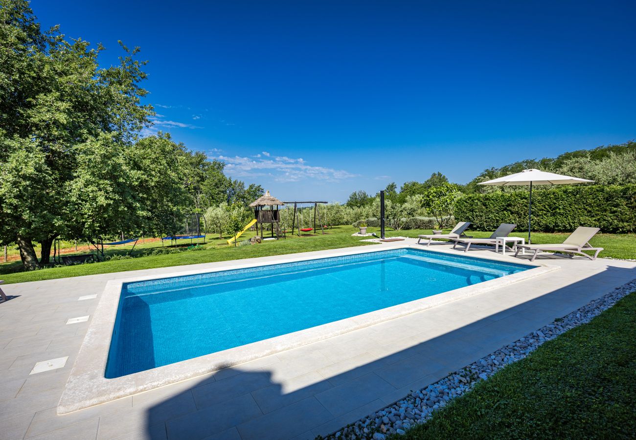 Вилла на Srebrnići - Villa Stella Polaris for 8 persons in Central Istria with private pool, sea view, large garden & kids playground