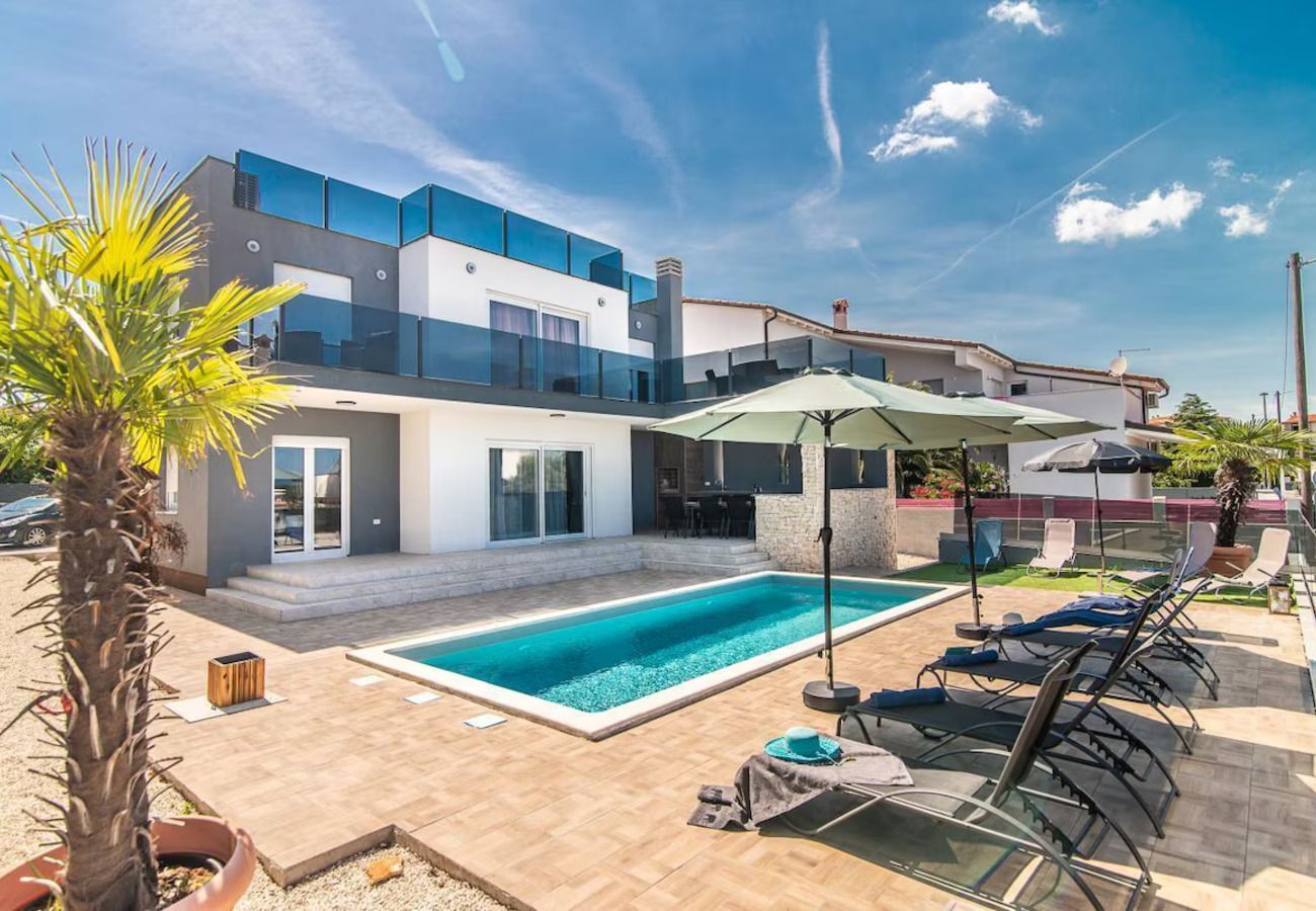 Вилла на Ližnjan - Villa Ancora near Medulin for 10 persons with private pool & pet friendly - only 800 meters from beach