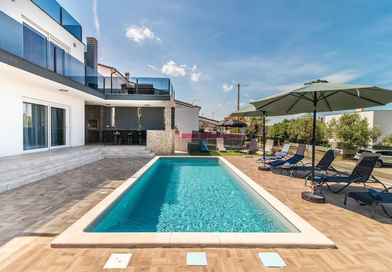 Вилла на Ližnjan - Villa Ancora near Medulin for 10 persons with private pool & pet friendly - only 800 meters from beach