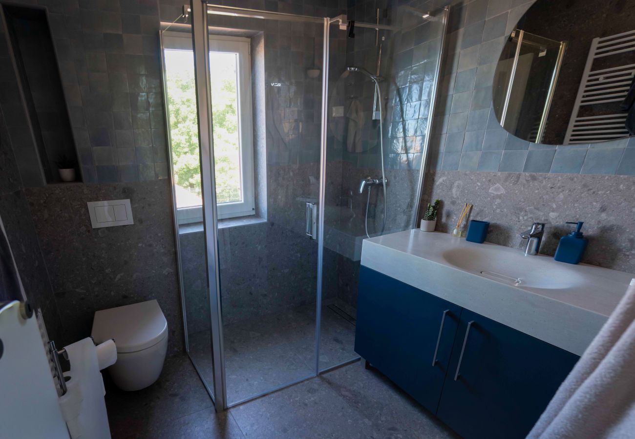 Вилла на Rapavel - Villa Blue Moon for 9 persons near Poreč with 42 m2 heated pool, wellness, kids playground & sea view