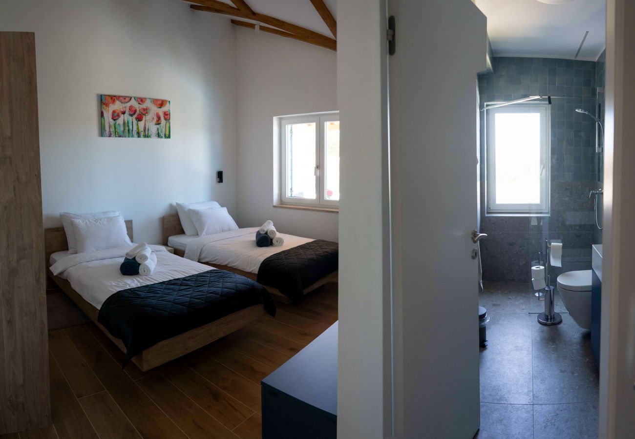 Вилла на Rapavel - Villa Blue Moon for 9 persons near Poreč with 42 m2 heated pool, wellness, kids playground & sea view