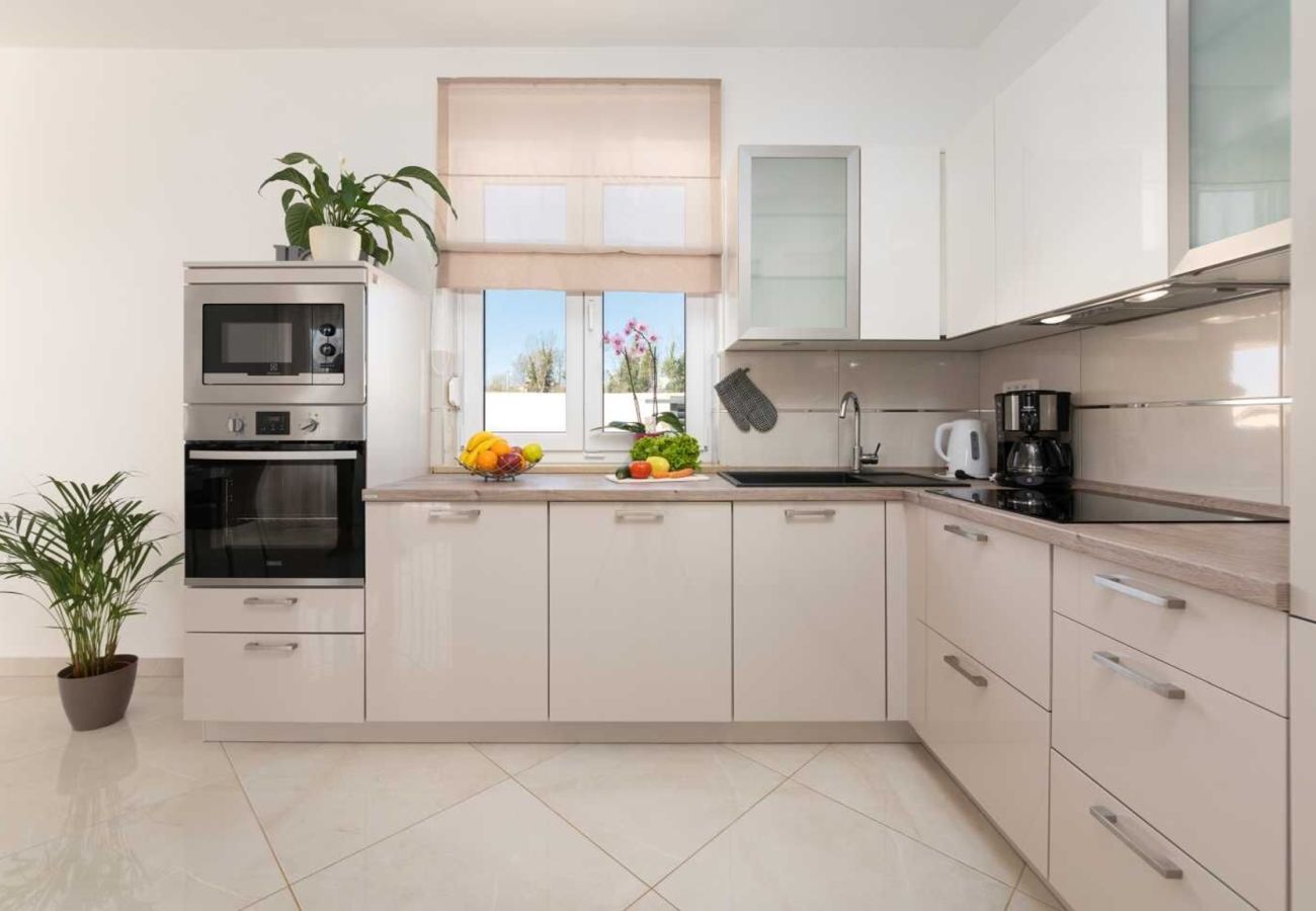 Вилла на Divšici - Villa Karla near Pula for 8 persons with private pool, kids playground & pet friendly