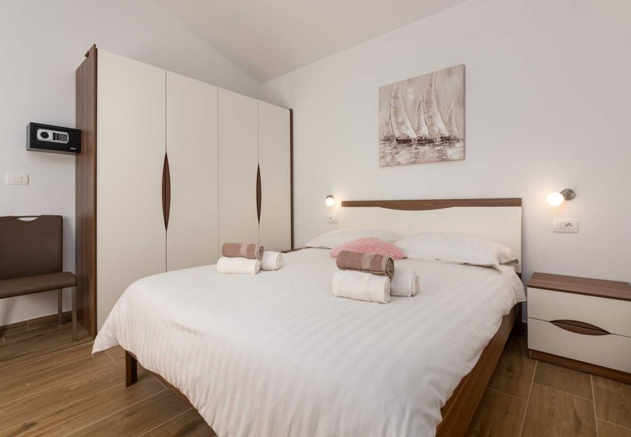 Вилла на Divšici - Villa Karla near Pula for 8 persons with private pool, kids playground & pet friendly