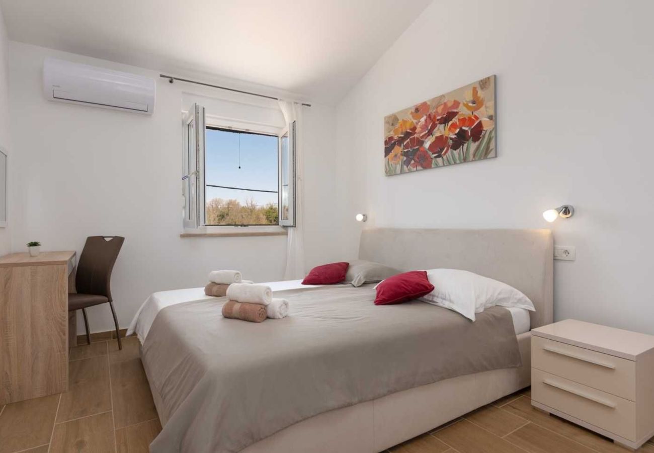 Вилла на Divšici - Villa Karla near Pula for 8 persons with private pool, kids playground & pet friendly