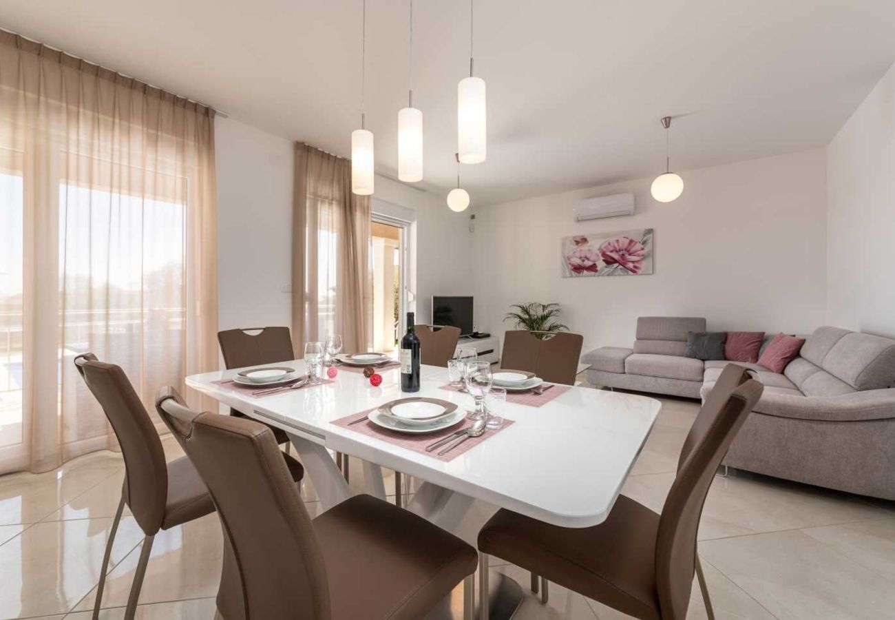 Вилла на Divšici - Villa Karla near Pula for 8 persons with private pool, kids playground & pet friendly