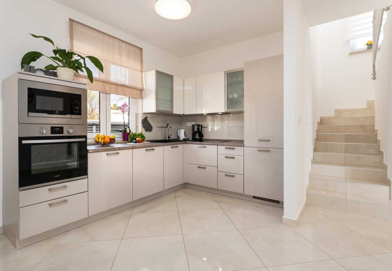 Вилла на Divšici - Villa Karla near Pula for 8 persons with private pool, kids playground & pet friendly