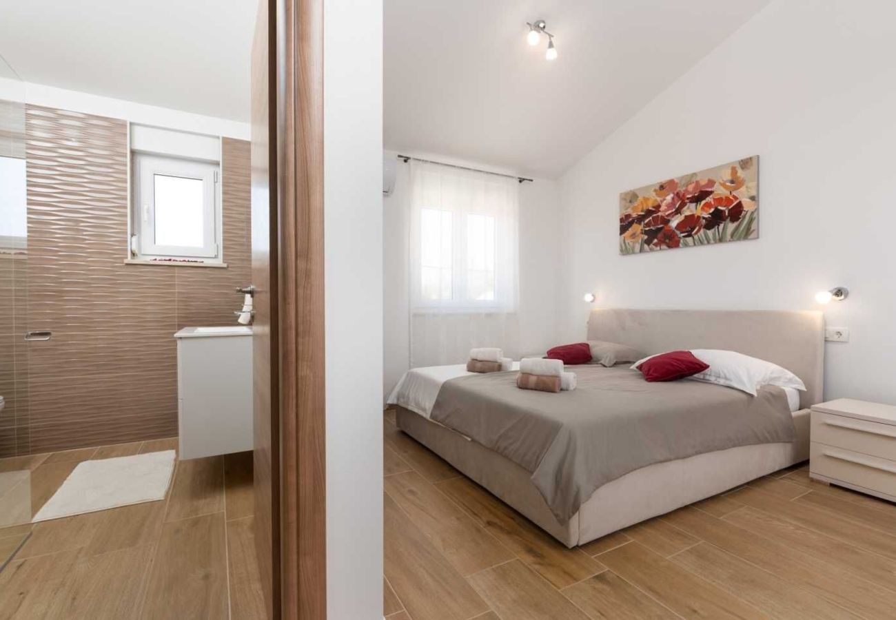 Вилла на Divšici - Villa Karla near Pula for 8 persons with private pool, kids playground & pet friendly