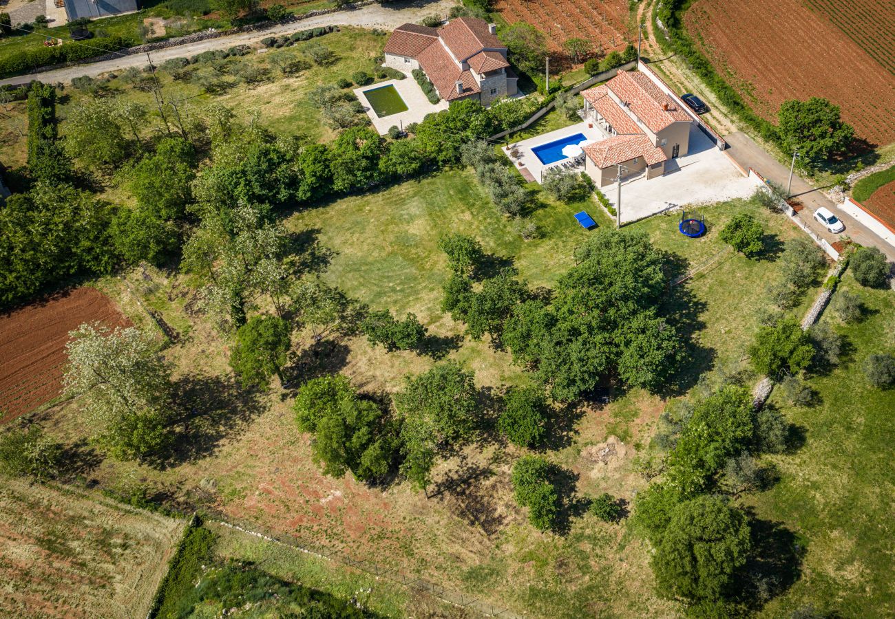 Вилла на Divšici - Villa Karla near Pula for 8 persons with private pool, kids playground & pet friendly