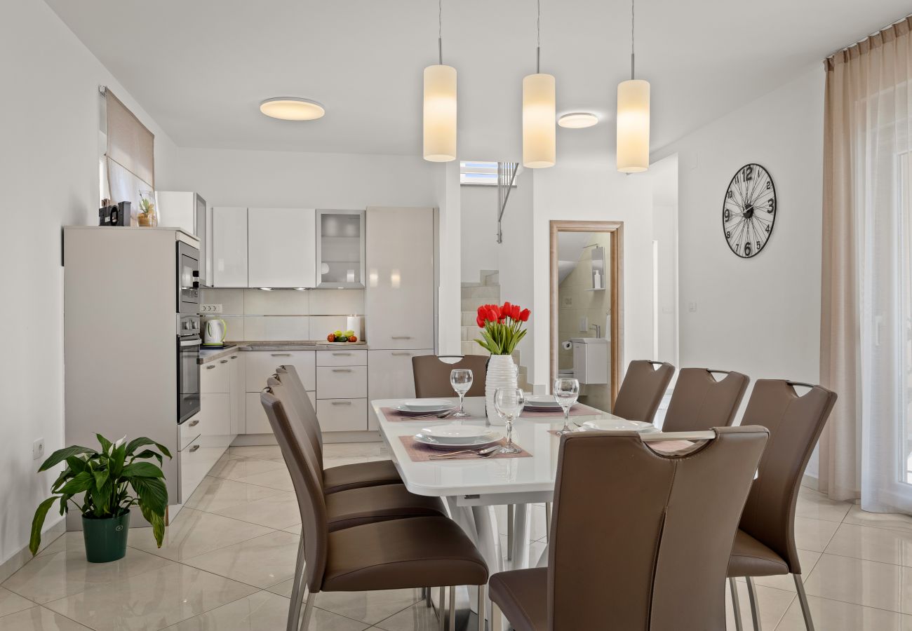 Вилла на Divšici - Villa Karla near Pula for 8 persons with private pool, kids playground & pet friendly