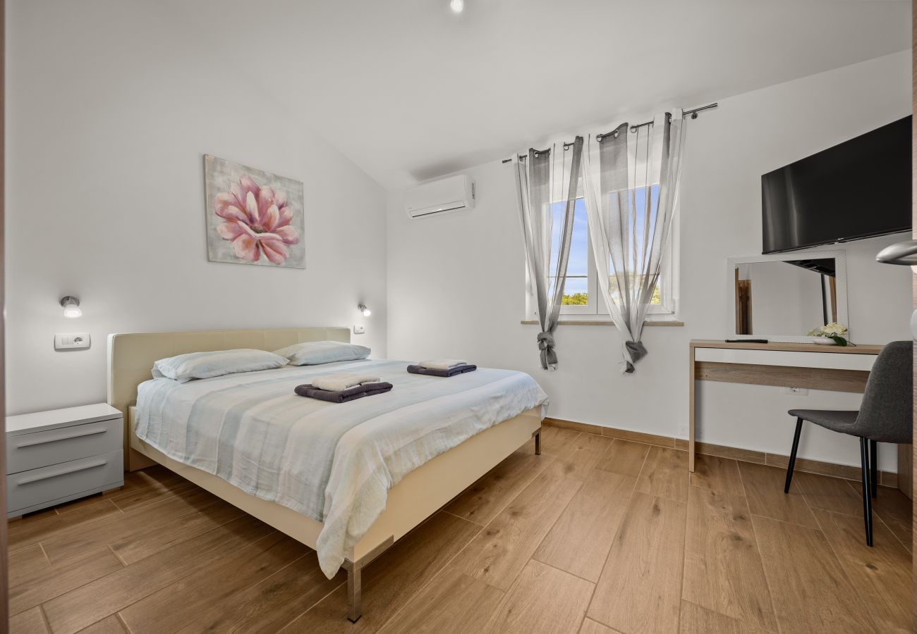 Вилла на Divšici - Villa Karla near Pula for 8 persons with private pool, kids playground & pet friendly