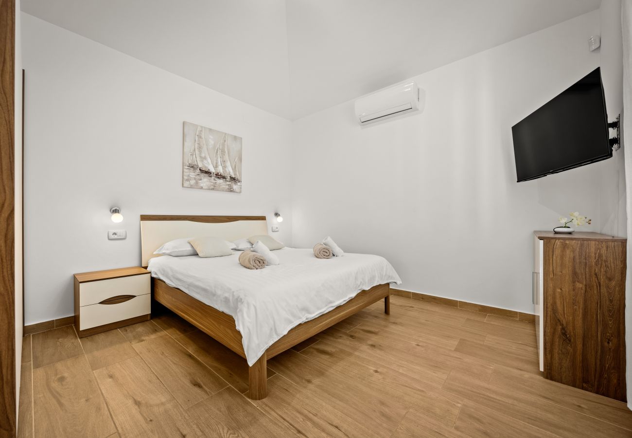 Вилла на Divšici - Villa Karla near Pula for 8 persons with private pool, kids playground & pet friendly
