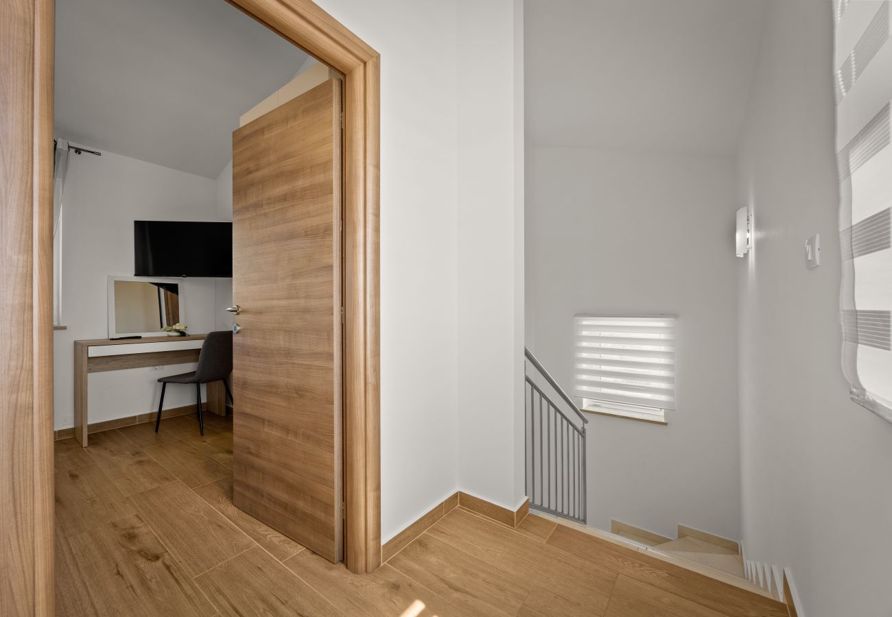 Вилла на Divšici - Villa Karla near Pula for 8 persons with private pool, kids playground & pet friendly