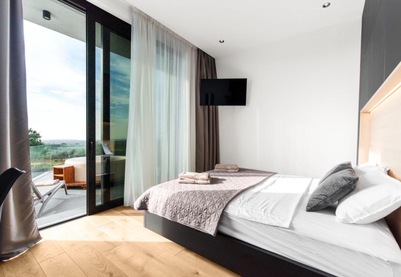 Вилла на Deklici - Villa Nura for 8 persons near Poreč with 36 m2 heated pool, with sauna & sea view 