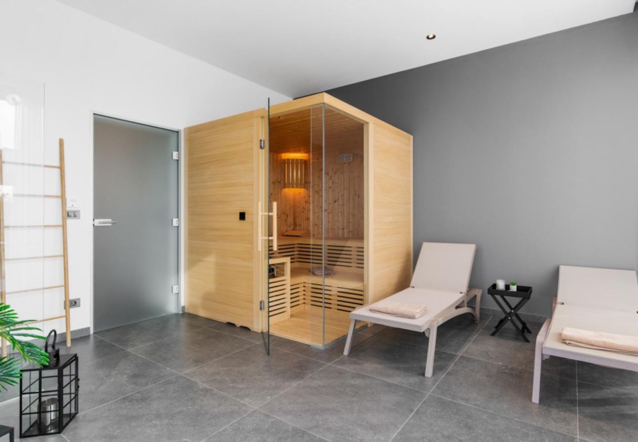 Вилла на Deklici - Villa Nura for 8 persons near Poreč with 36 m2 heated pool, with sauna & sea view 