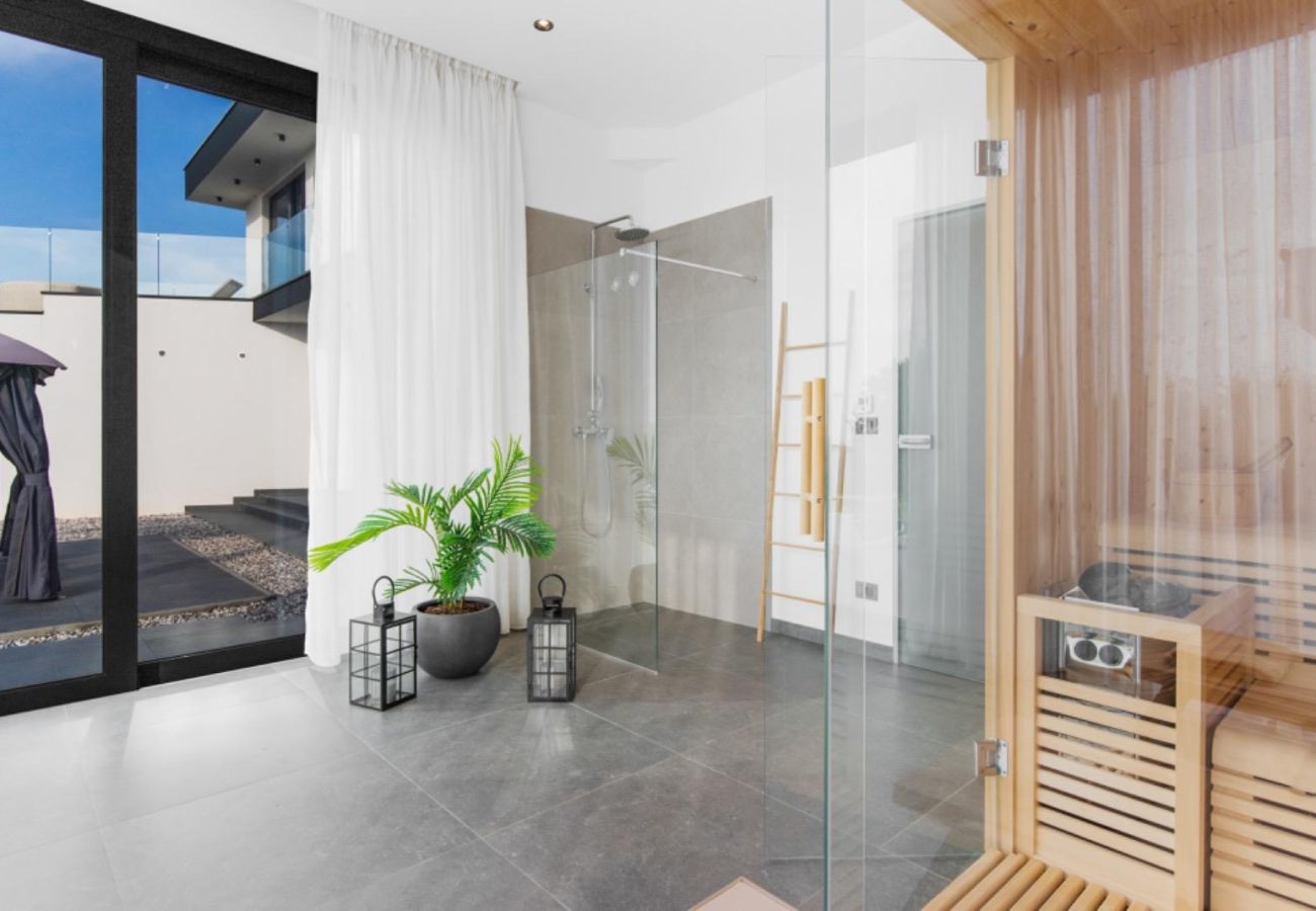 Вилла на Deklici - Villa Nura for 8 persons near Poreč with 36 m2 heated pool, with sauna & sea view 