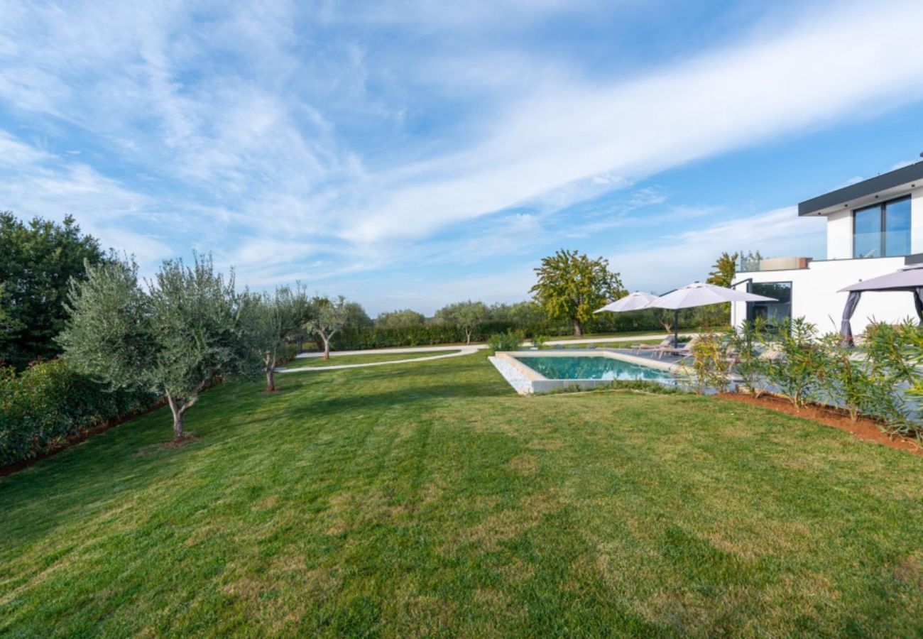 Вилла на Deklici - Villa Nura for 8 persons near Poreč with 36 m2 heated pool, with sauna & sea view 