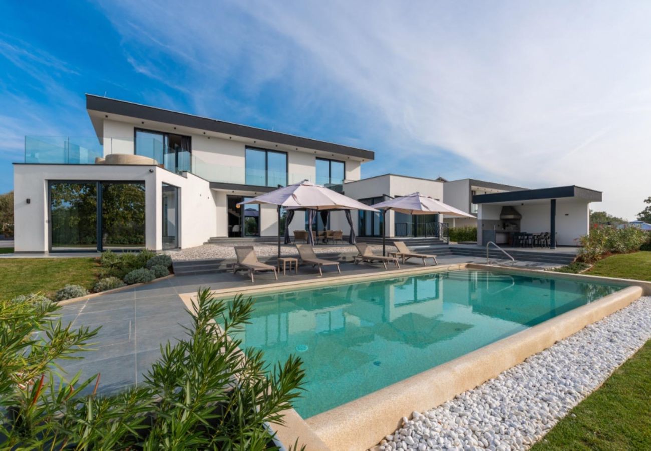 Вилла на Deklici - Villa Nura for 8 persons near Poreč with 36 m2 heated pool, with sauna & sea view 