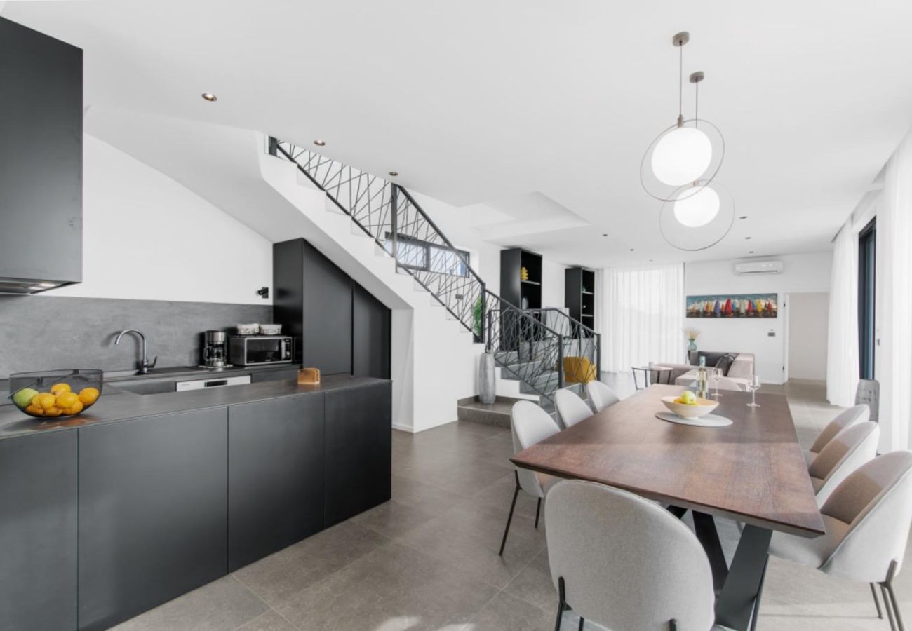 Вилла на Deklici - Villa Nura for 8 persons near Poreč with 36 m2 heated pool, with sauna & sea view 