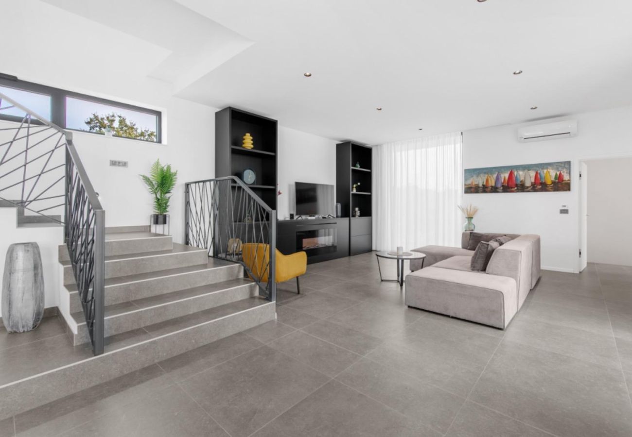 Вилла на Deklici - Villa Nura for 8 persons near Poreč with 36 m2 heated pool, with sauna & sea view 