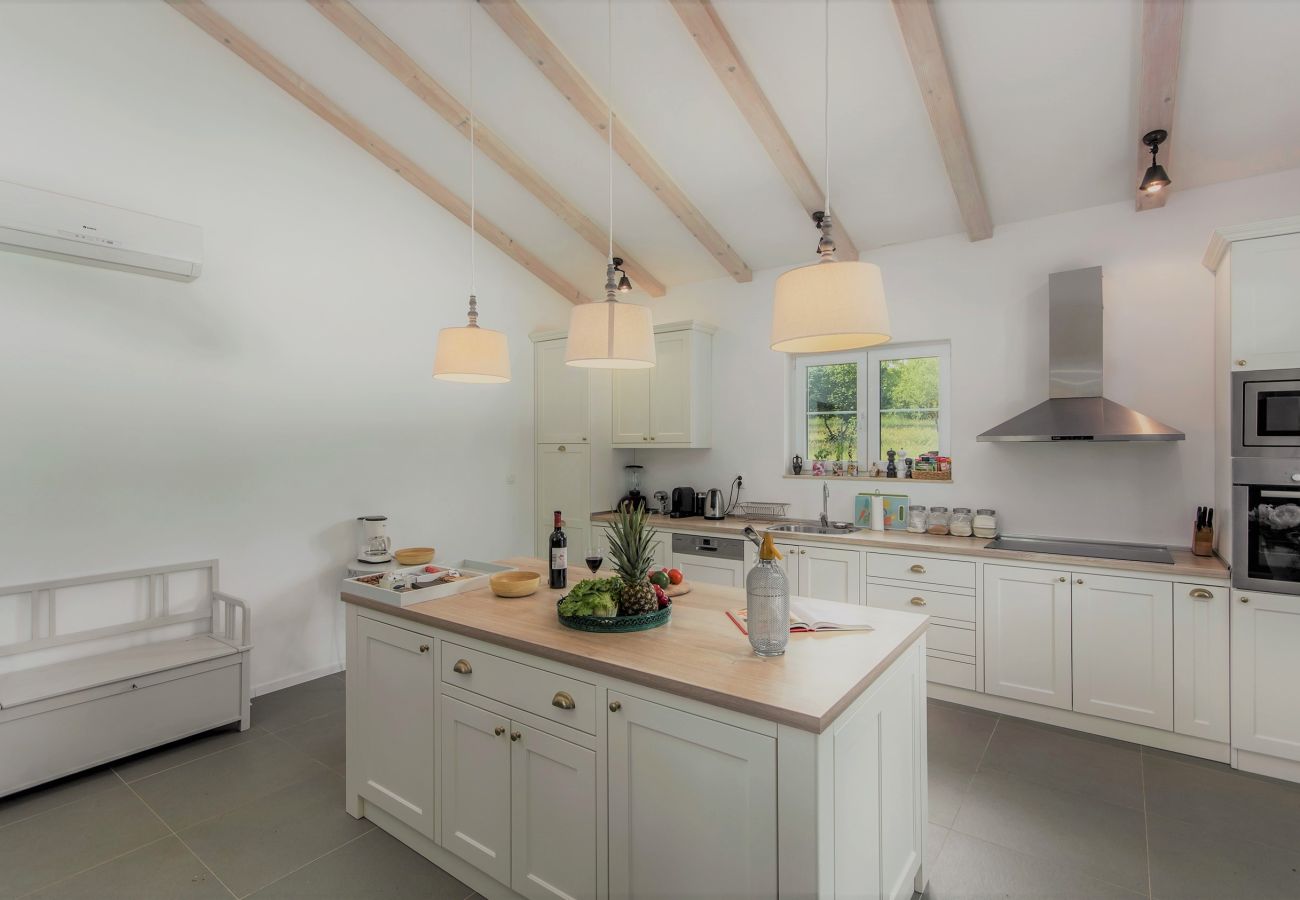 Вилла на Modrušani - Villa Tre Colonne for 10 persons in Central Istria with 60 m2 private pool & sauna 