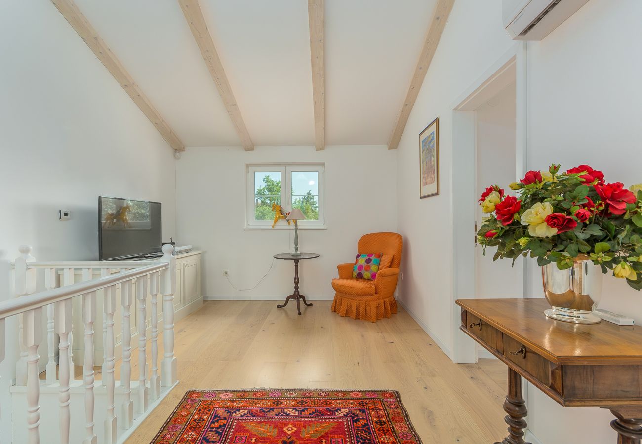 Вилла на Modrušani - Villa Tre Colonne for 10 persons in Central Istria with 60 m2 private pool & sauna 