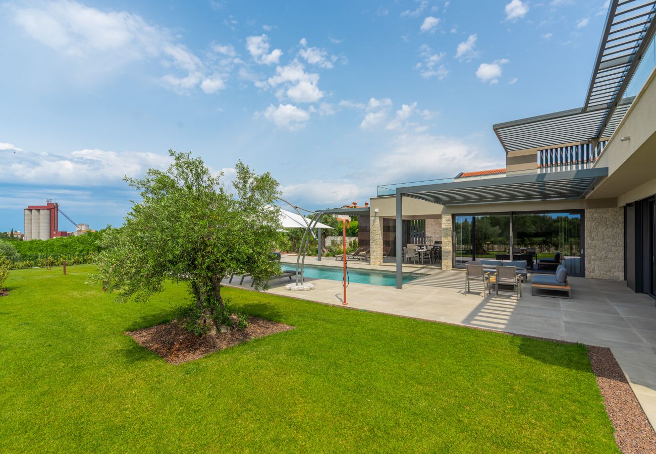 Вилла на Višnjan - Villa Visignano near Poreč for 8 people with 49 m2 heated pool, wellness & sea view