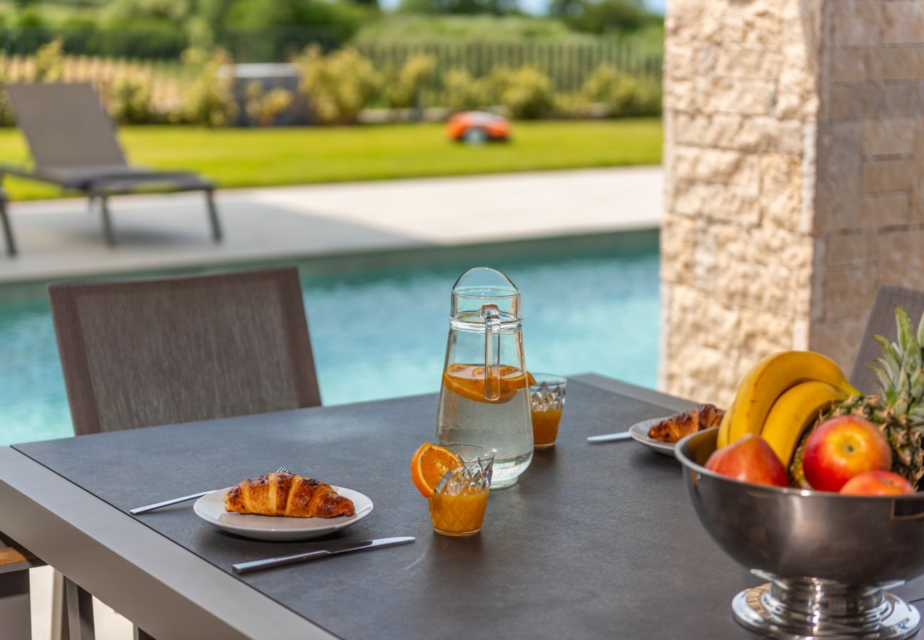 Вилла на Višnjan - Villa Visignano near Poreč for 8 people with 49 m2 heated pool, wellness & sea view