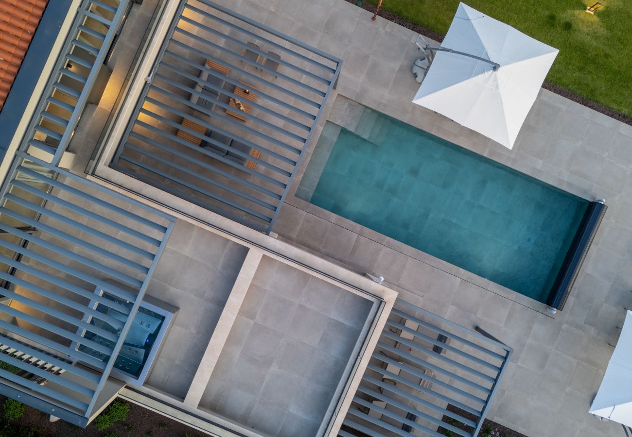 Вилла на Višnjan - Villa Visignano near Poreč for 8 people with 49 m2 heated pool, wellness & sea view