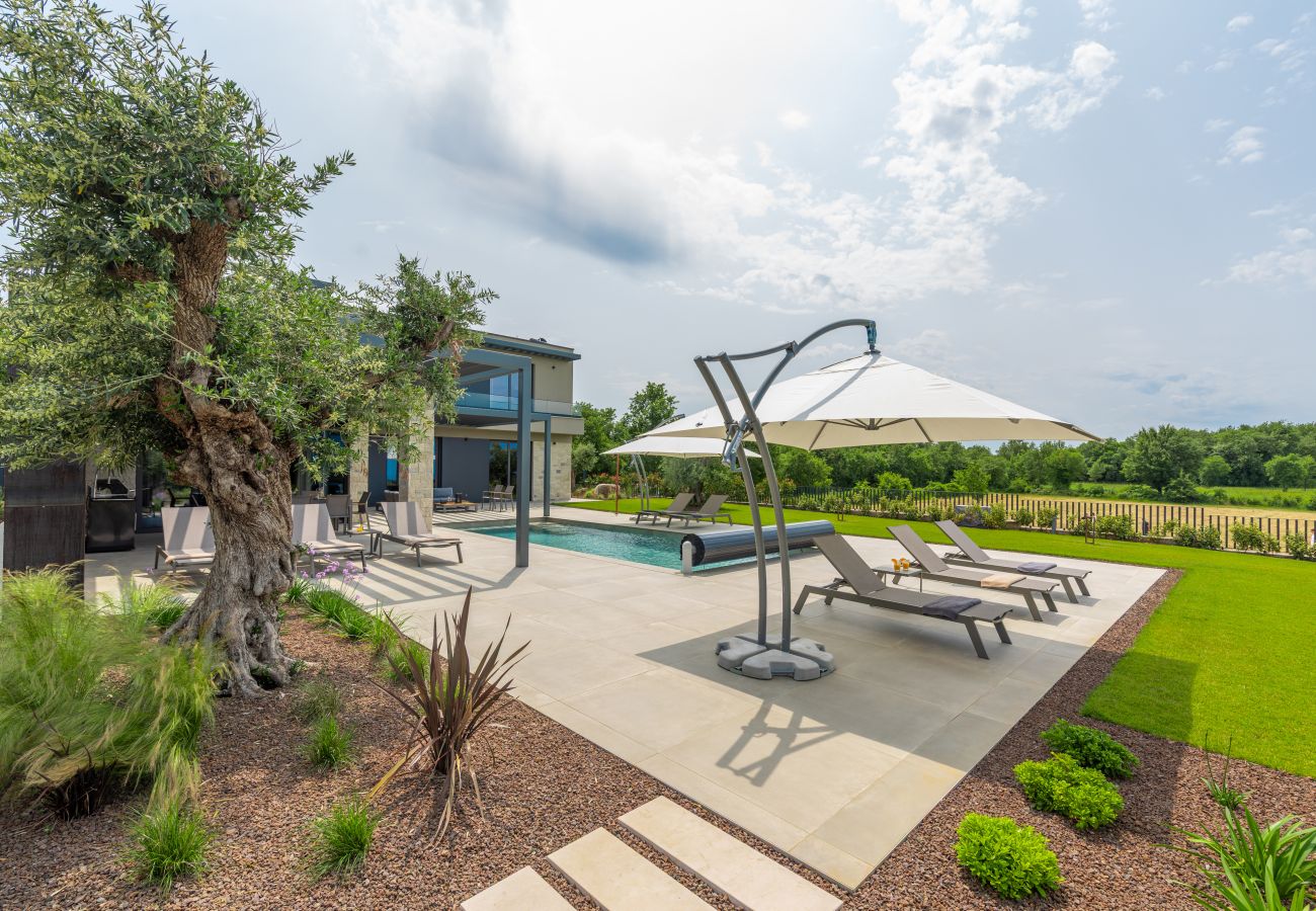 Вилла на Višnjan - Villa Visignano near Poreč for 8 people with 49 m2 heated pool, wellness & sea view