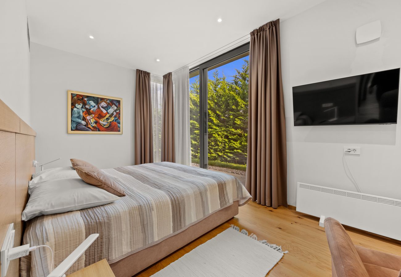 Вилла на Brtonigla - Villa Miracle for 5 persons near Novigrad with wellness area, 50 m2 heated pool & sea view