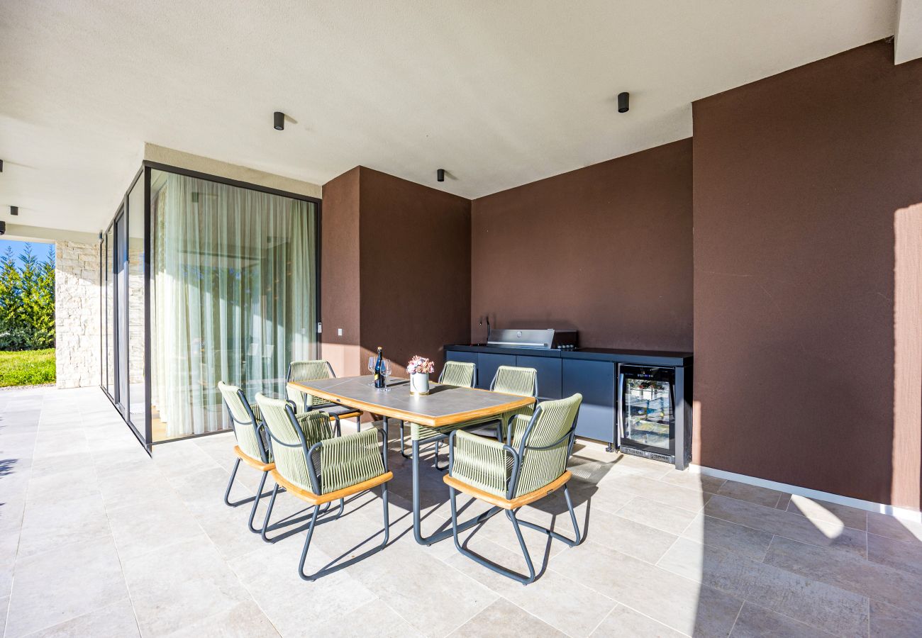 Вилла на Brtonigla - Villa Miracle for 5 persons near Novigrad with wellness area, 50 m2 heated pool, sea view & kids playground