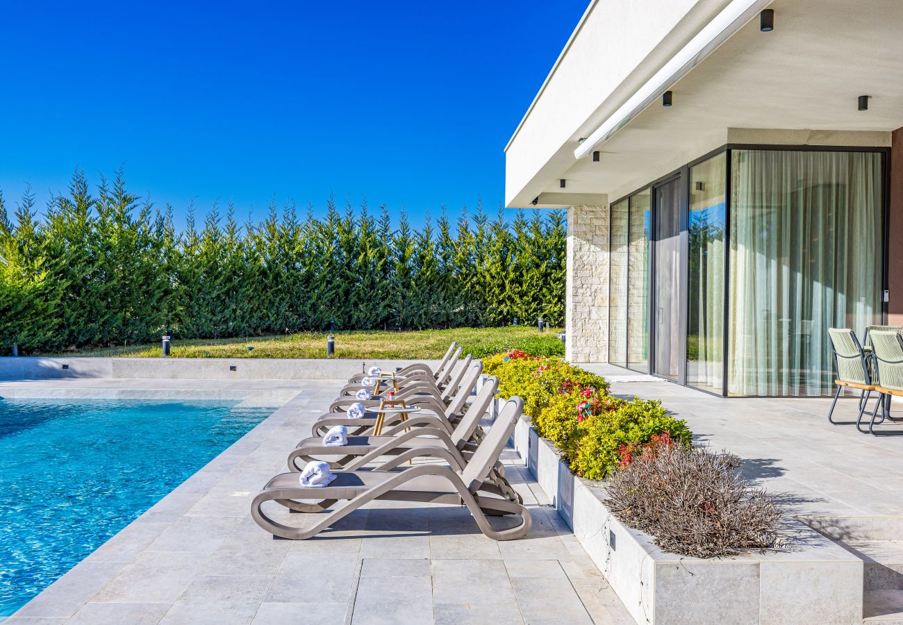 Вилла на Brtonigla - Villa Miracle for 5 persons near Novigrad with wellness area, 50 m2 heated pool, sea view & kids playground